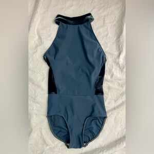 EUC! Eleve Elysa Storm- Adult XS